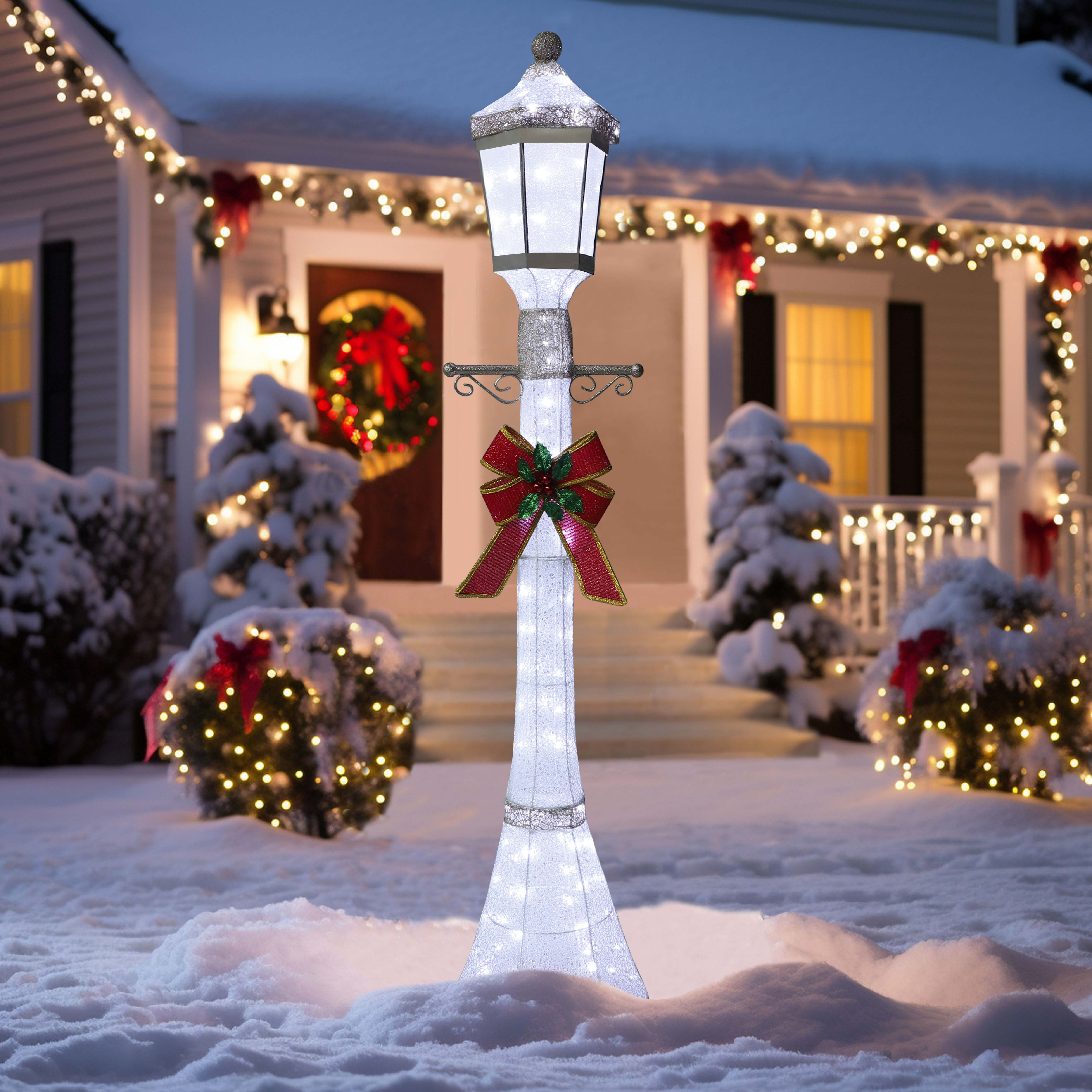 The Holiday Aisle® Gutierrez 6' Lamppost LED Lighted Outdoor